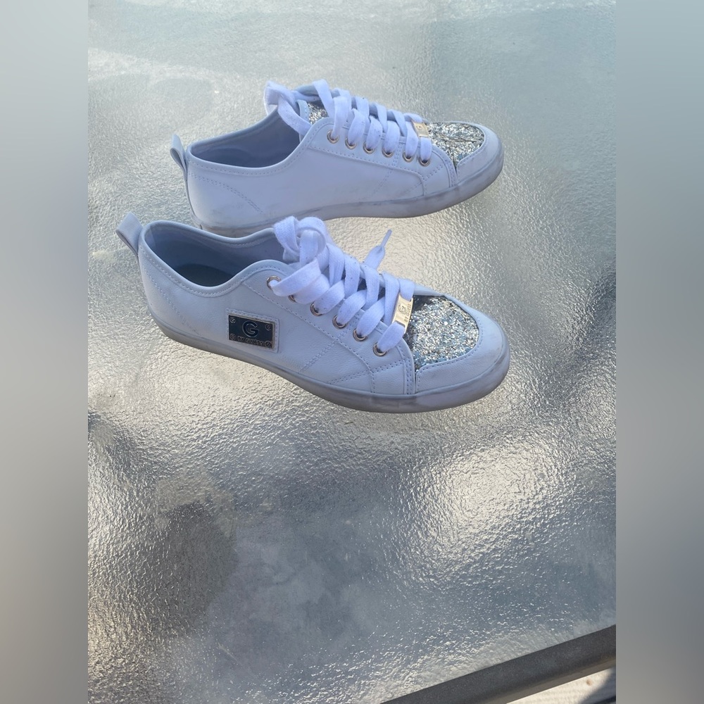 Vintage white and gold Guess Shoes. Slightly worn, Size 6 Women US